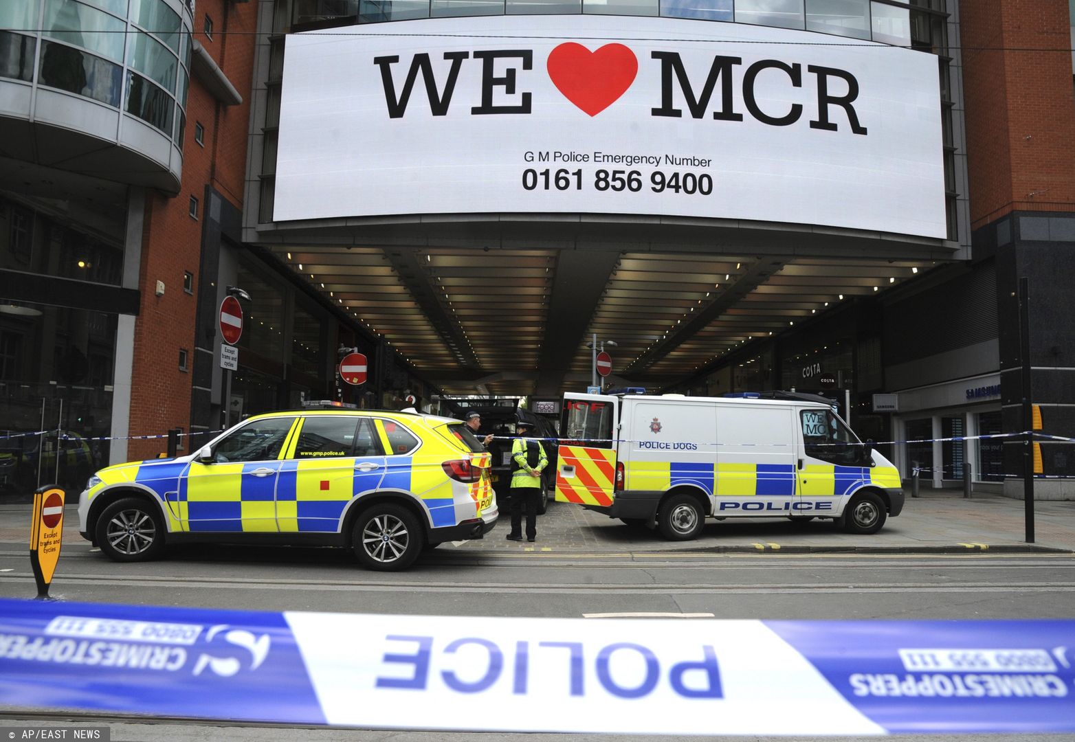 Atak nożownika w Manchesterze. Arndale Centre obstawione przez policję