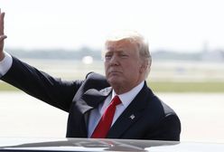 Donald Trump przed hotelem Marriott