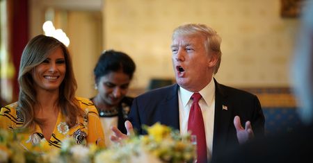 Kompromitująca wpadka Trumpa. Jego kluby chwalą się "fejkowymi" okładkami prestiżowego magazynu