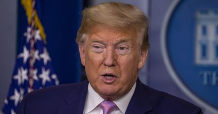 Koronawirus. Donald Trump ponownie każe zażywać niesprawdzony lek