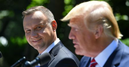 Duda zyskał kosztem Merkel. "Trump ukarał Niemcy"