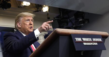 Koronawirus. Donald Trump domaga się od firm motoryzacyjnych produkcji respiratorów