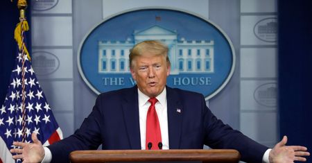 Koronawirus. 1,5 tys. zgonów w USA w ciągu doby. Donald Trump zaleca noszenie maseczek