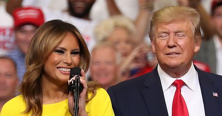 Melania Trump i Donald Trump. Jej kreacja odwróciła wzrok od prezydenta USA