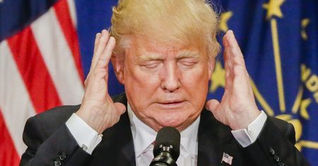 Trump wściekły na śledztwo w sprawie Rosji. Chodzi po Białym Domu i krzyczy na telewizor