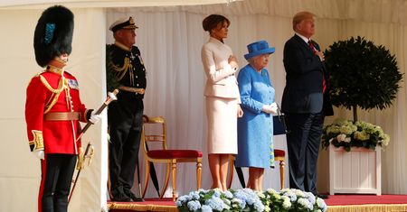 Donald Trump na herbatce u królowej. Brytyjczycy protestują na ulicach