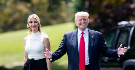 Ivanka nawet nie drgnęła, gdy jej ojciec "zabłysnął". Spotkanie Trump-Cook