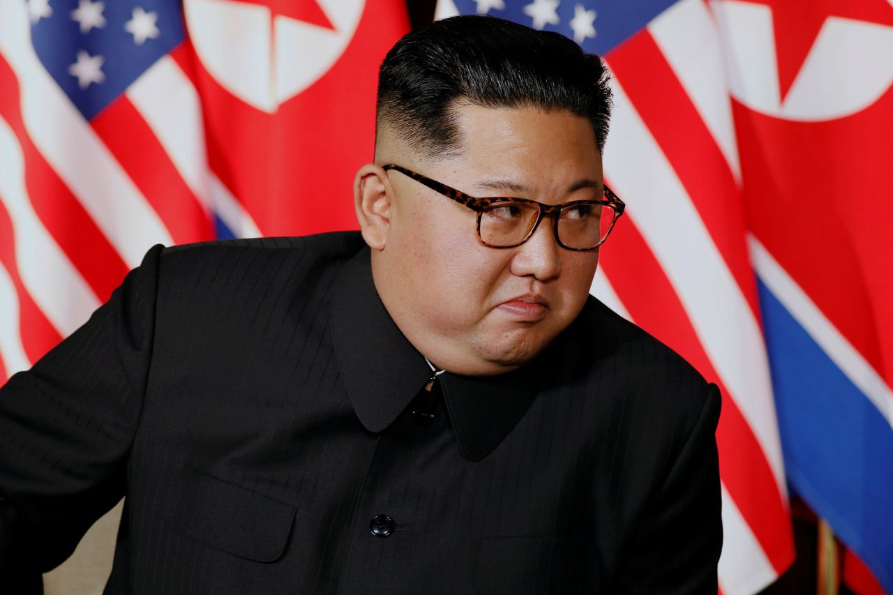 Kim Dzong Un na chwilę zapomniał o sztucznym uśmiechu przy Donaldzie Trumpie w Singapurze