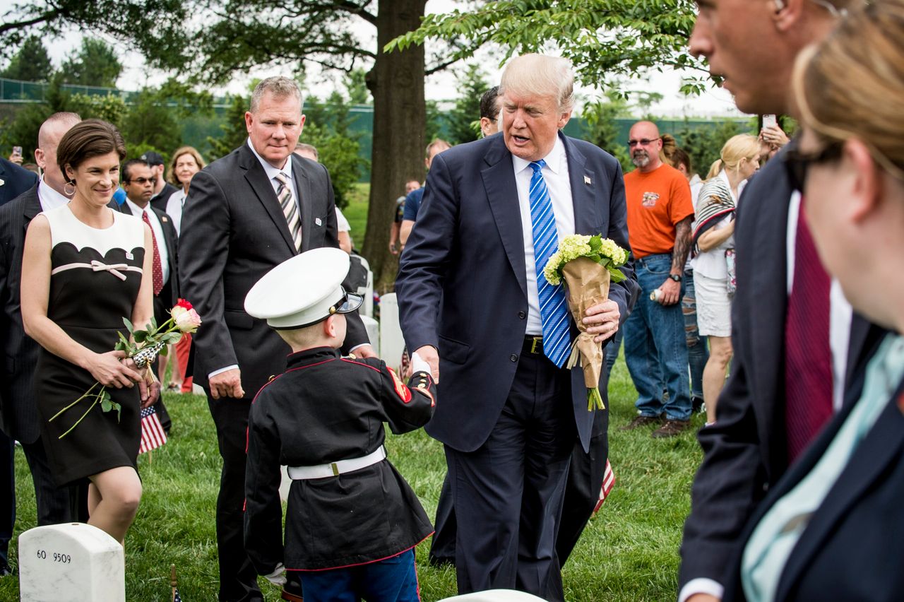 Tym gestem Trump zapunktuje u Amerykanów?