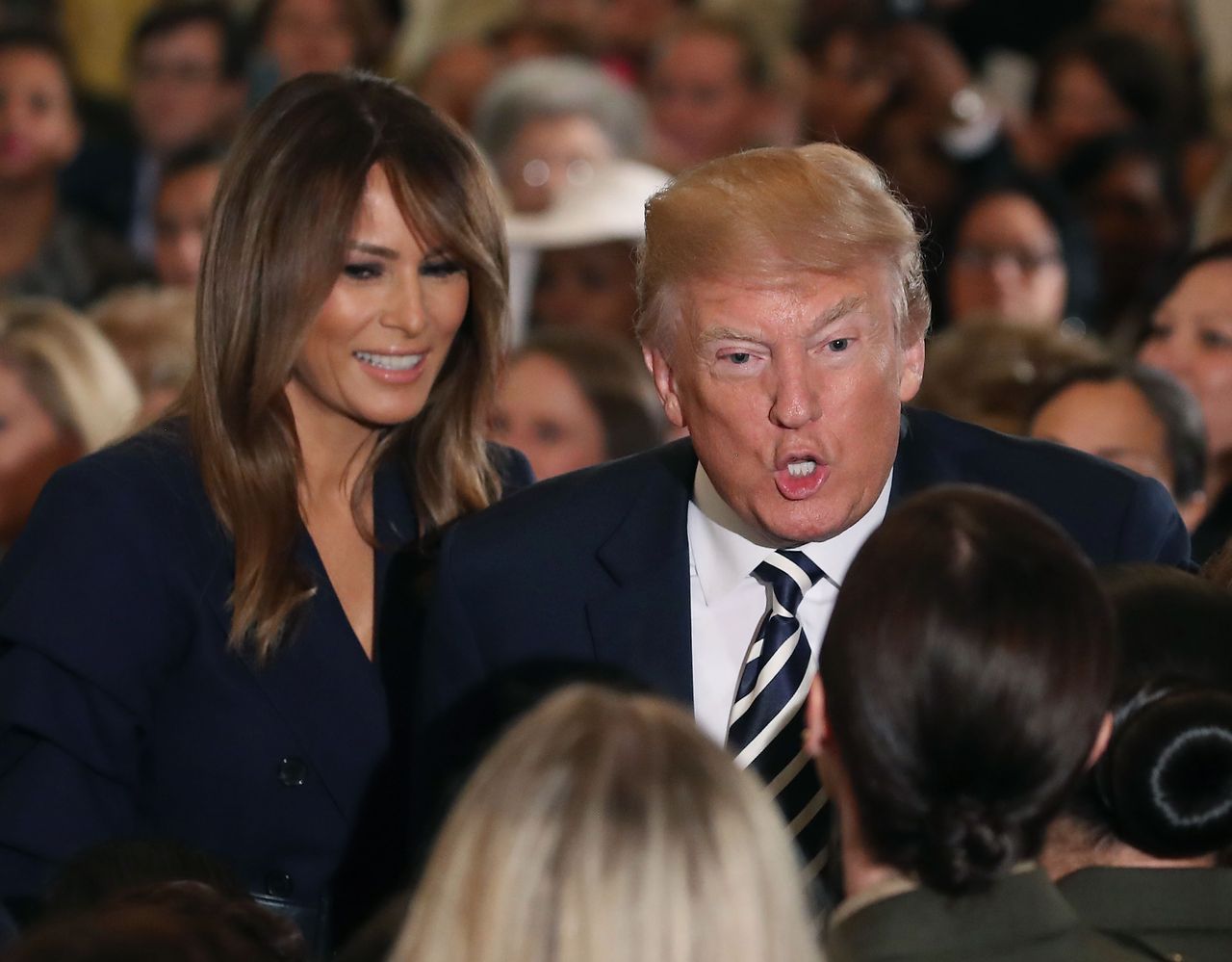 Melania Trump na spotkaniu z okazji Dnia Matki. Płaszcz ładny, ale bez powodu