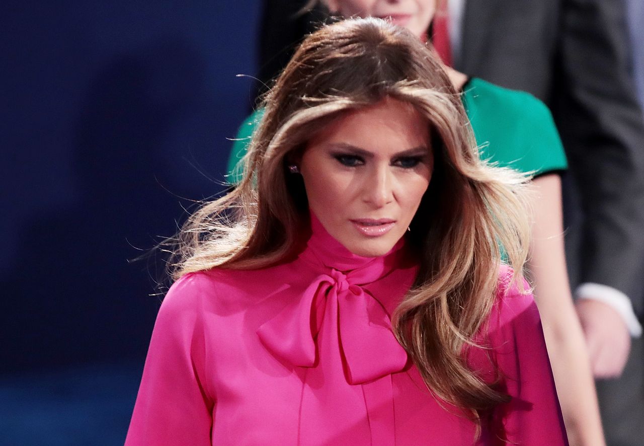 Melania Trump w bluzce „pussy bow” na debacie prezydenckiej. Wywołała skandal?