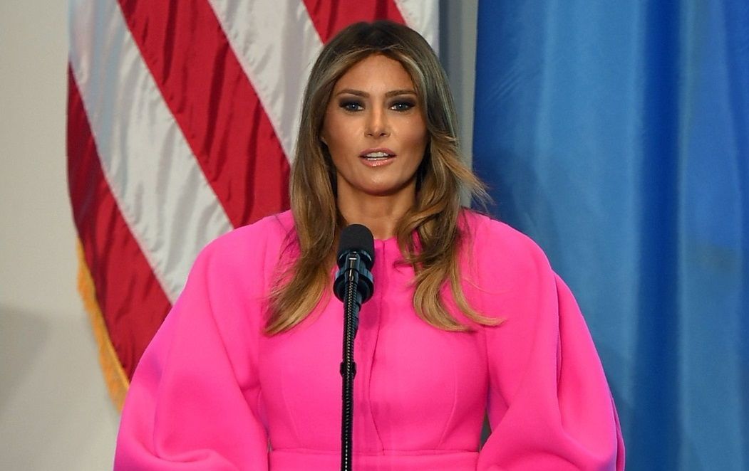 Poznajcie tajną broń Melanii Trump na wyróżnienie się z tłumu kobiet