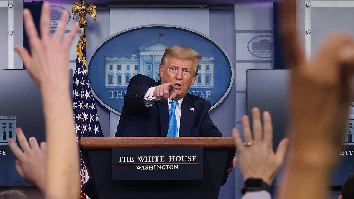 Koronawirus w USA zabił prawie 2 tys. osób w dobę. Trump wini WHO.