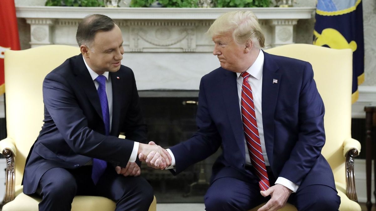 Reuters potwierdza ustalenia Wirtualnej Polski. Chodzi o sieć 5G. Na zdj. Donald Trump i Andrzej Duda