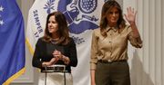 Melania Trump i Karen Pence w sztabie Czerwonego Krzyża. Pierwsza dama wyjątkowo skromnie
