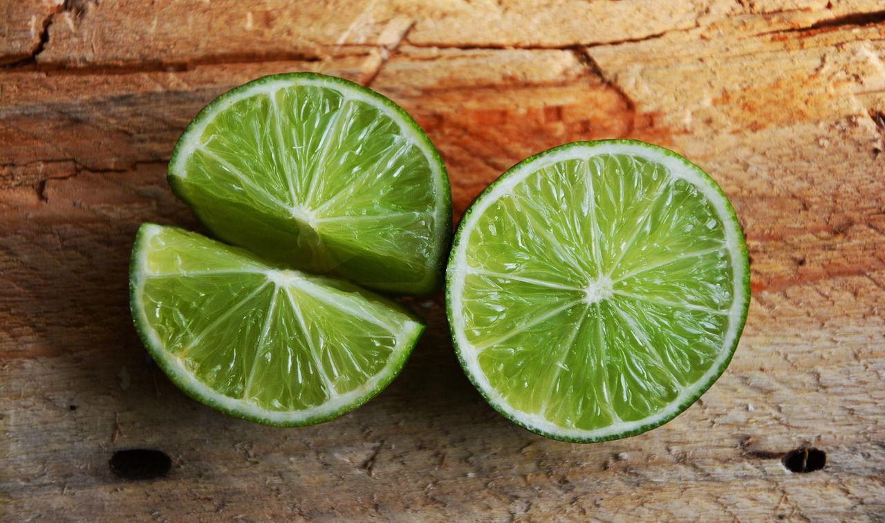 Limonka to zielona i bardzo aromatyczna kuzynka cytryny 