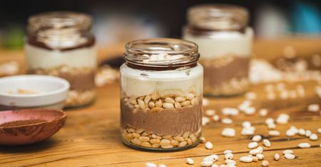 Deser Kinder Country w słoiku bez pieczenia. Nie potrzebujesz miksera ani długiego chłodzenia