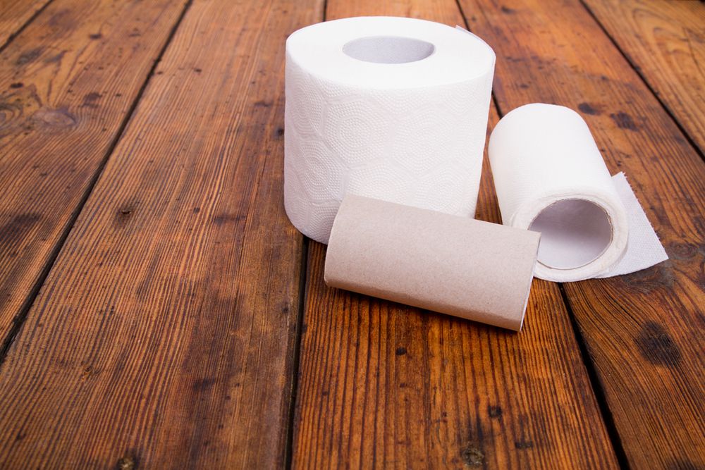 Jak wieszacie papier w toalecie?