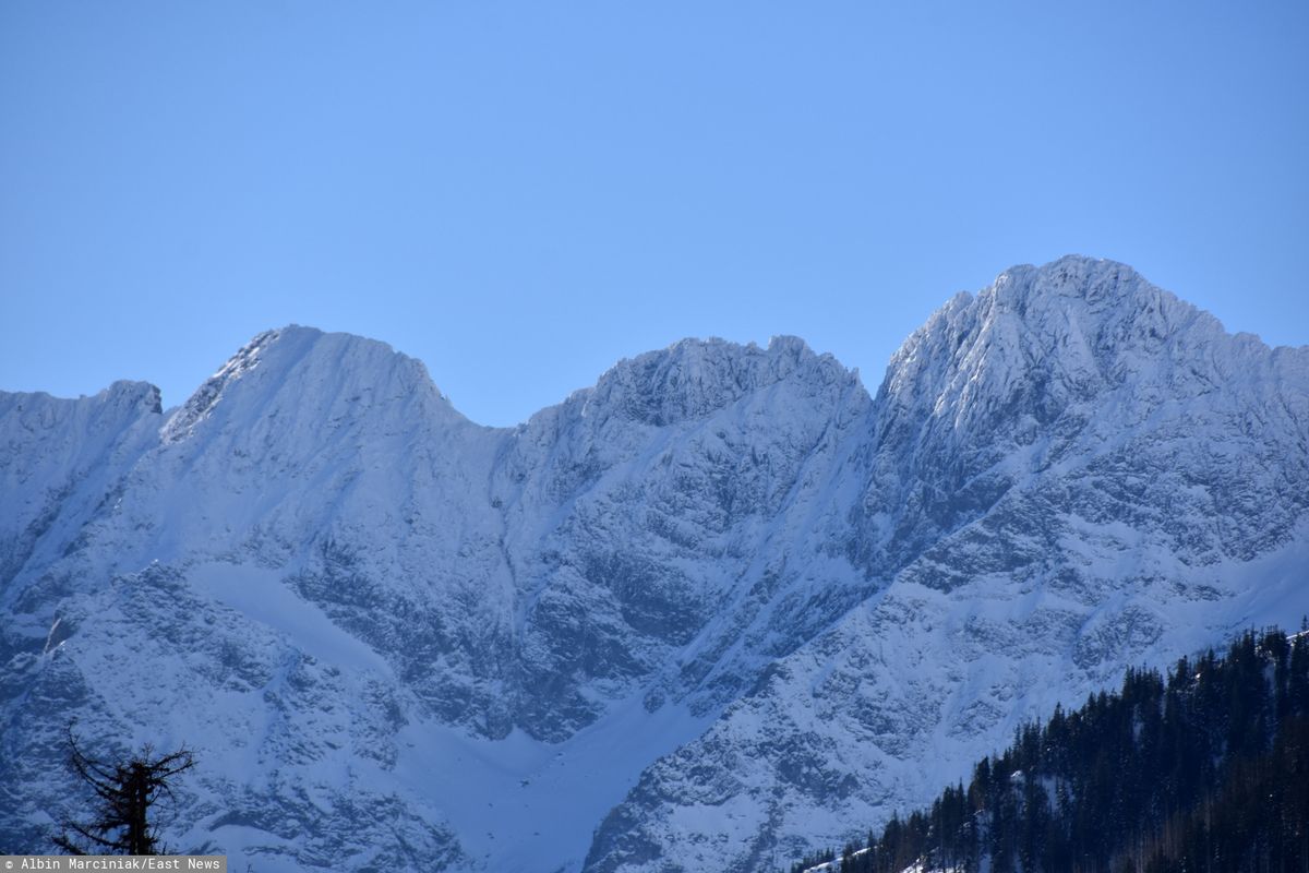 Tatry. Nocna akcja TOPR. Tragiczny wypadek w Kazalnicy Mięguszowieckiej