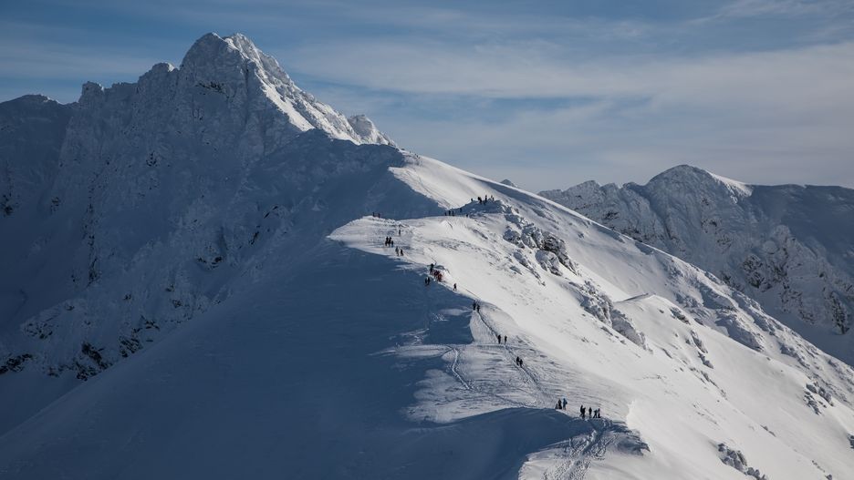 Tatry. Ośnieżone szczyty gór (zdj. arch.)