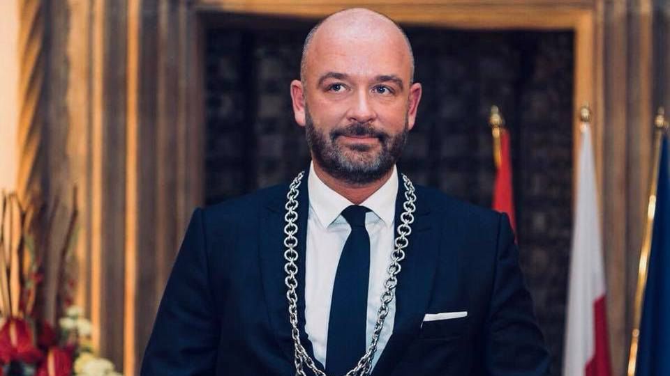 Prezydent Wrocławia Jacek Sutryk (na zdjęciu) będzie musiał skorzystać z usług mediatora.