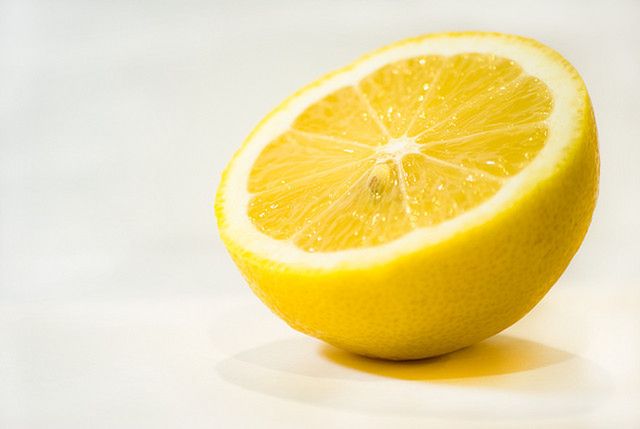10 powodów, dla których warto jeść cytrynę