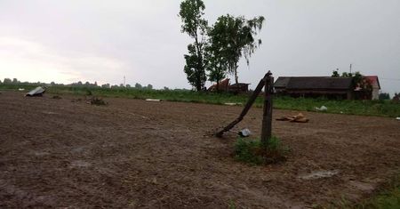 Trąba powietrzna na Mazowszu. Uszkodzone budynki, zerwana linia energetyczna