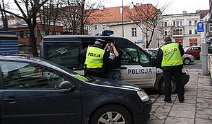 Napadli na staruszkę