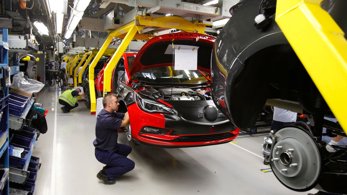 Branża motoryzacyjna jest jedną z tych, które ciążą produkcji przemysłowej.