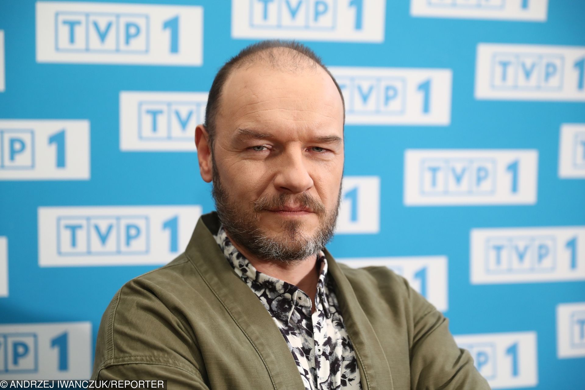 Redbad Klynstra został wyrzucony z serialu za homofobiczny wpis. Mamy ...