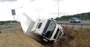 Pijany kierowca wpadł do rowu ciężarówką. Na miejscu przypadkiem był antyterrorysta
