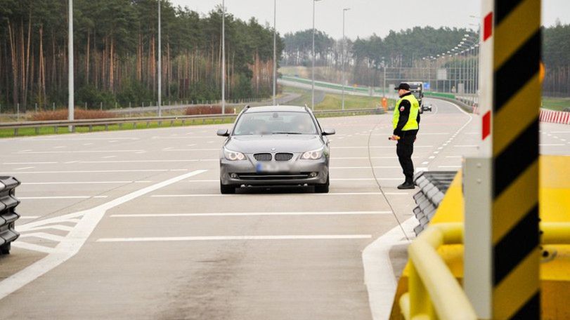 Dziś policja wjeżdża na autostradę głównie po to, by sprawdzać prędkość i trzeźwość. W 2019 r. do tej listy może dołączyć odległość.