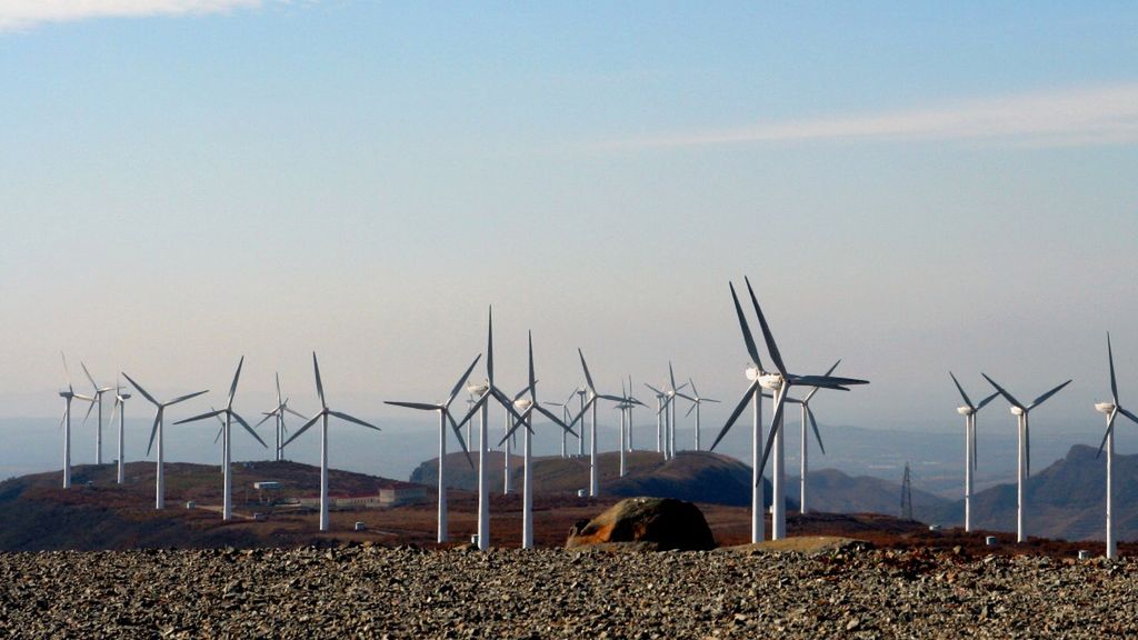 W parny letni dzień każdy kilometr sześcienny powietrza zawiera od 300 do nawet 1000 MWh energii potencjalnej dostępnej dla burz.