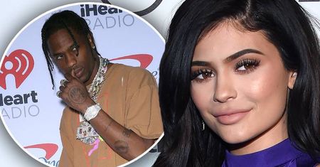 Travis Scott po raz pierwszy uchwycony z córeczką w ramionach. Wpatruje się w nią jak w obrazek! Nie zabrakło też seksownych nóg Kylie Jenner [WIDEO]