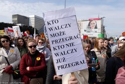 Nauczyciele czekają na rekompensaty. Za strajk potrącono im z pensji, zabrano dodatki. "Władze nie robią nic"