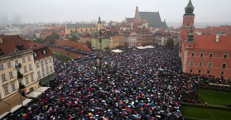 Ostra odpowiedź feministek w sprawie wniosku do TK o aborcji: ile Twoich dzieci umarło w męczarniach?