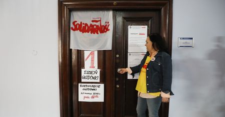 Strajk nauczycieli. Do głodówki w Krakowie przyłączyli się kolejni protestujący