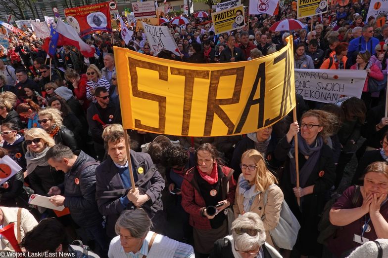 Maksymalnie 500 złotych zapomogi będzie mógł otrzymać nauczyciel, który przez strajk znalazł się w trudnej sytuacji finansowej