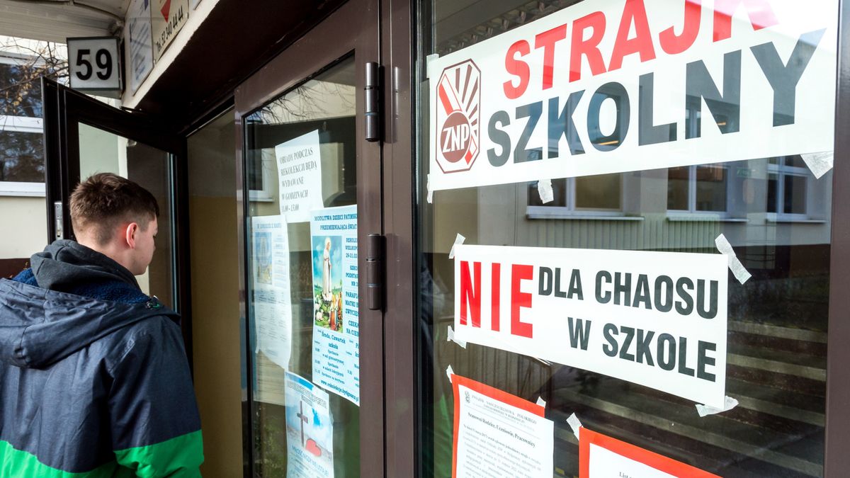 Samorządy chcą zapłącić nauczycielom za dni strajku.