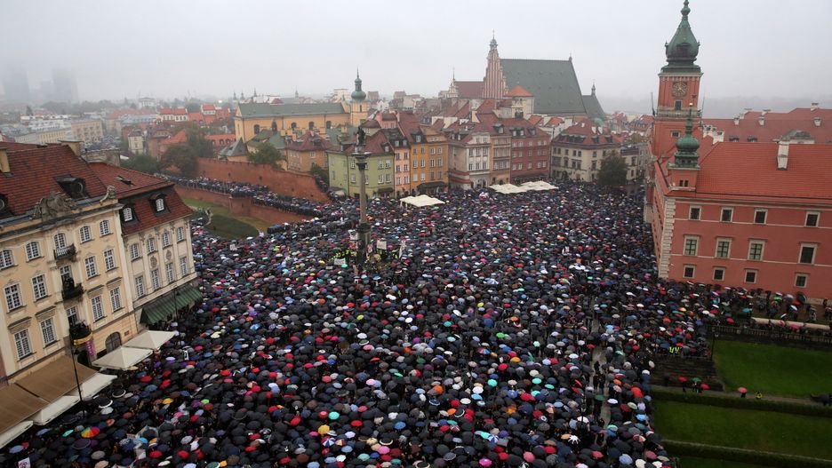 Rok temu na ulice polskich miast wyszły dziesiątki tysięcy kobiet, by protestować przeciwko projektowi ustawy zakazującej aborcji