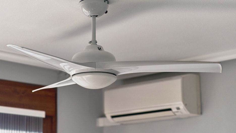 Wentylator sufitowy z lampą może być głównym oświetleniem górnym w pomieszczeniu