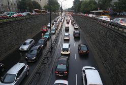 Warszawa. Dwie kolizje w centrum stolicy, duży korek na Trasie Łazienkowskiej