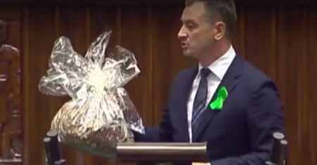 Niespodziewany prezent dla ministra Szyszki. To wszystkich zaskoczyło