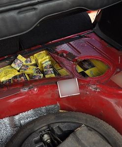 Suwałki. 32 tys. papierosów w baku volkswagena