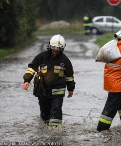 Intensywny deszcz i burze na południu Polski. Groźba kolejnych podtopień i alarmów powodziowych