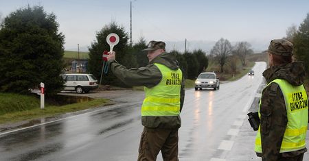 Straż graniczna hurtowo odbiera dowody rejestracyjne. Niesprawne auto lepiej zostaw w garażu