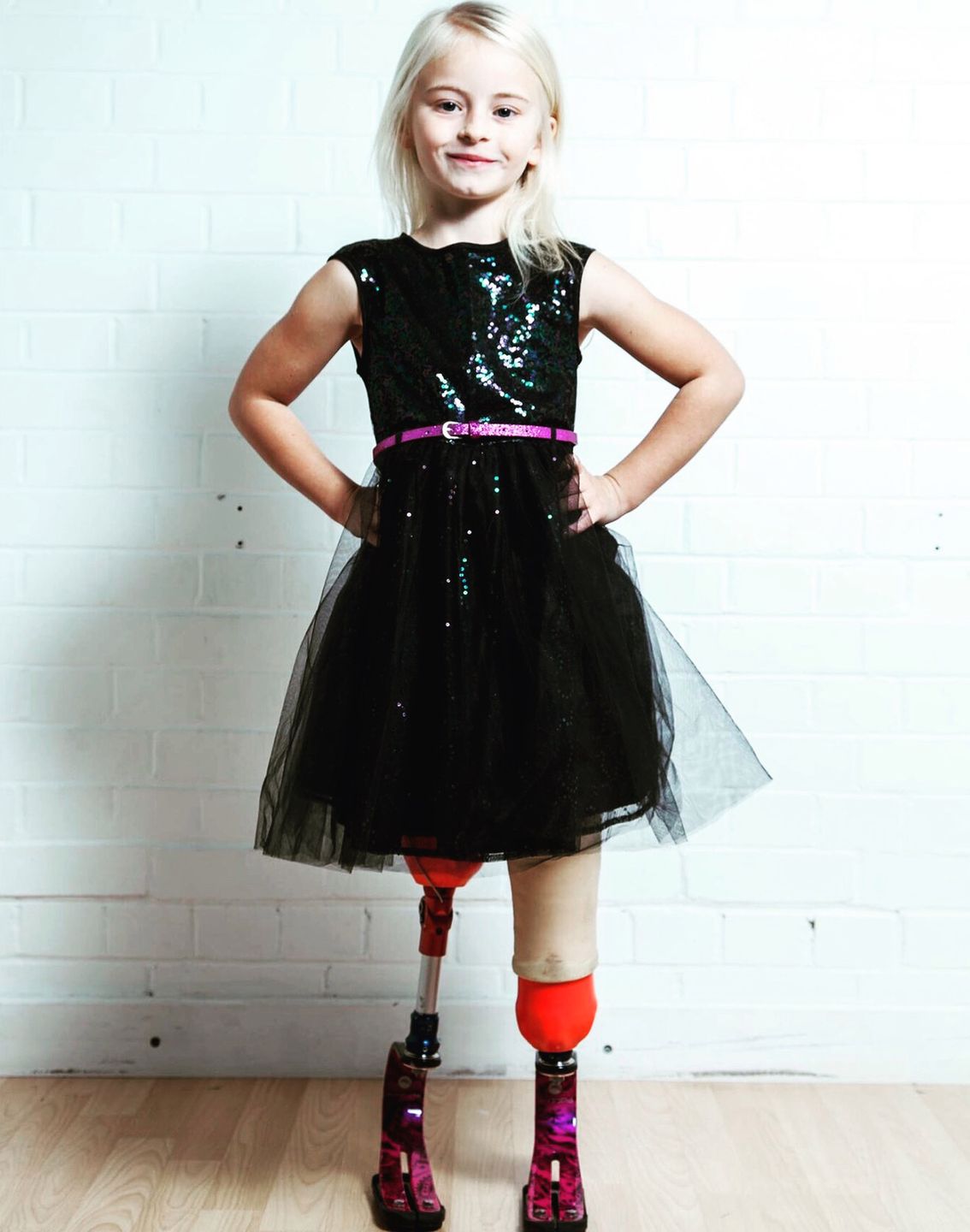 SL-241332-LITTLE GIRL WITH NO LEGS AND BIG DREAMS - COLLECTS 