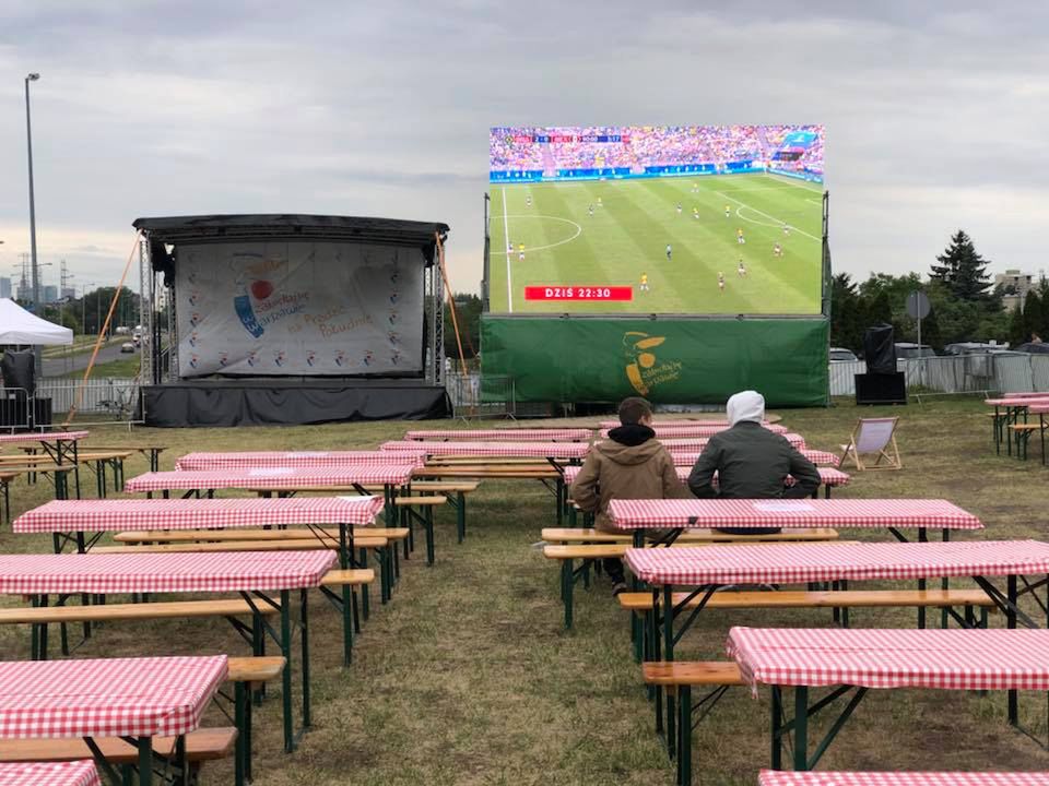 Strefy kibiców bez... kibiców. Mieszkańcy powoli tracą cierpliwość