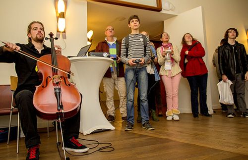 Cello Fortress: smyczek zamiast pada, czyli poznajcie jedną z najdziwniejszych gier świata