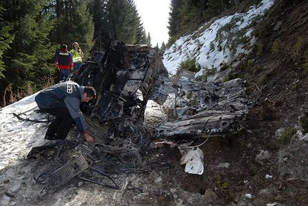 Osiem ofiar zderzenia śmigłowca z małym samolotem